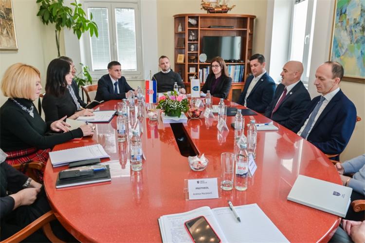 Slika /slike/Priopcenja/121212novalja.jpg