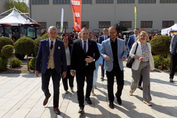 Slika /slike/Priopcenja/AGROTERRA4.jpg