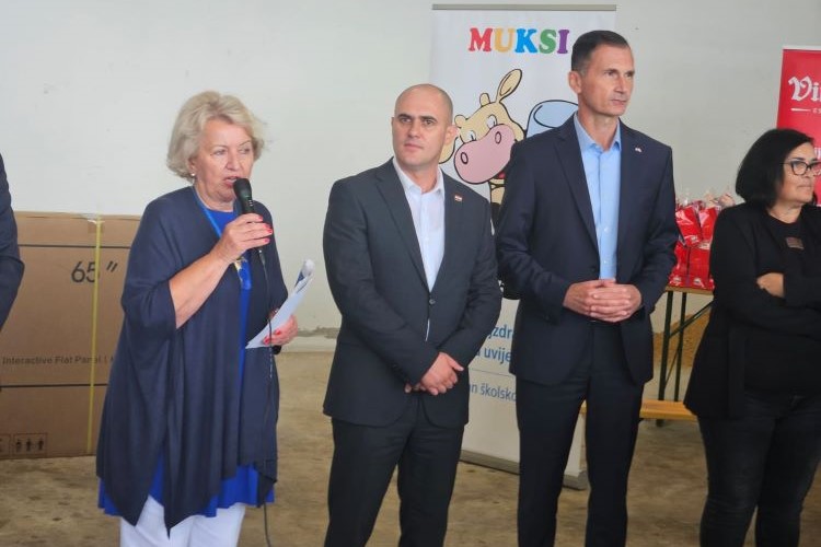 Slika /slike/Priopcenja/Ministar_Dabro.jpg