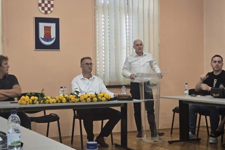 Slika /slike/Priopcenja/Ministar_sastanak.jpg