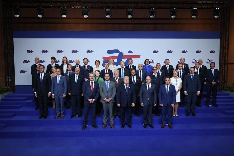 Slika /slike/Priopcenja/Varšava4.jpg