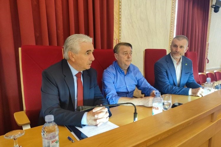 Slika /slike/Priopcenja/cascasc4.jpg